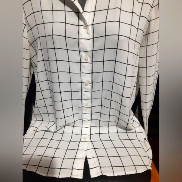 J Crew Women's Long Sleeve Button Shirt Black White Down & Across Lines Size S - Picture 4 of 7